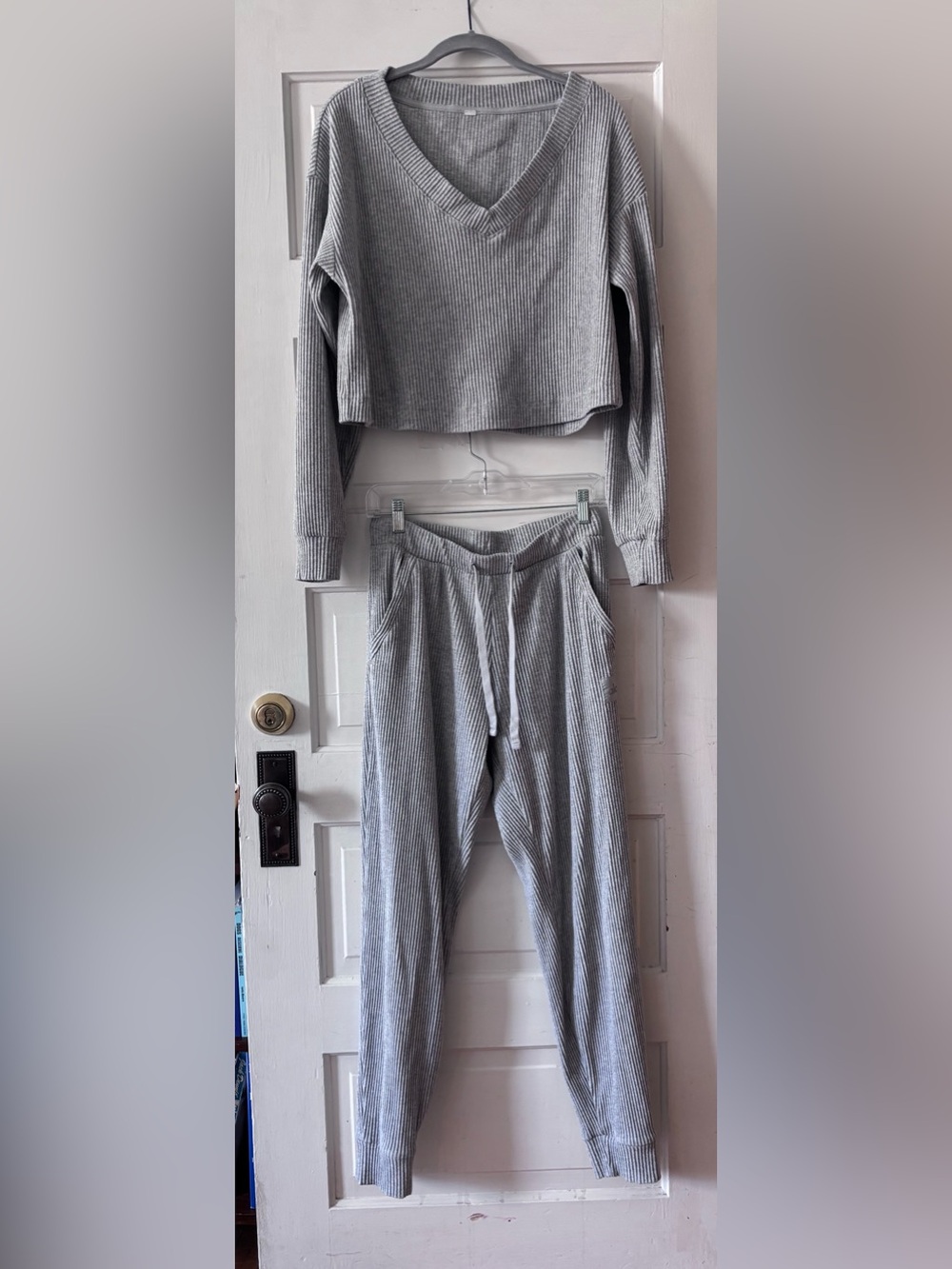 Alo Yoga Muse V-Neck Pullover and Matching Sweatpants - Athletic Heather Grey